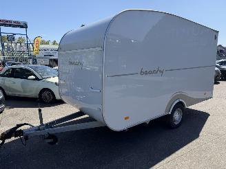 skadebil caravan Hobby  Beachy 420 2023/9