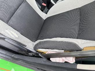 Renault Clio 1.2-16V 55KW Navi Airco Authentique picture 9