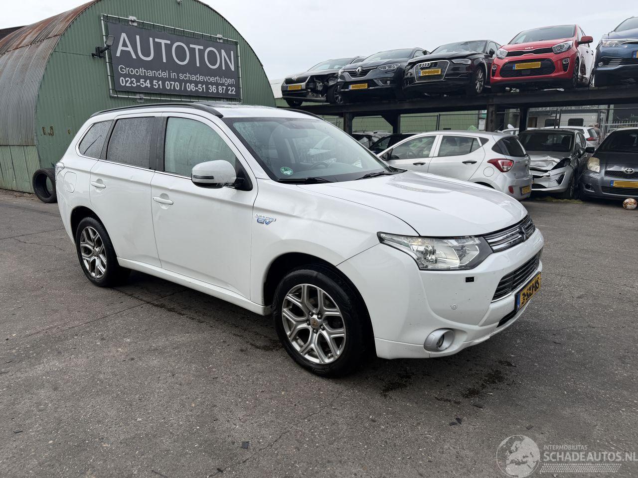 Mitsubishi Outlander 2.0 PHEV Autom. Schuifdak Clima Navi Xenon Instyle