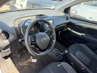 Toyota Aygo 1.0 VVT-I 53KW X-fun Airco Led 5-Drs NAP picture 8