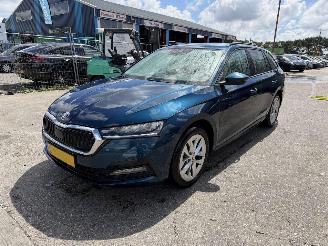 krockskadad bil auto Skoda Octavia 1.0 TSI 81KW Clima Navi Led Virt. Dash Keyless Business Edition NAP 2021/5