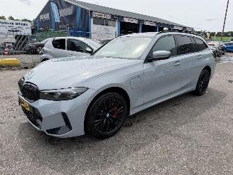 krockskadad bil auto BMW 3-serie 330e 135KW Pano Clima Navi M-Pakket NAP 2025/12