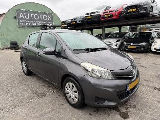krockskadad bil auto Toyota Yaris 1.0 VVT-I 51KW Navi Clima Camera 5-Drs Aspiration NAP 2012/1