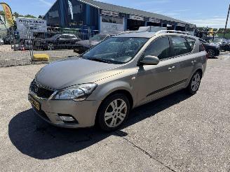 Schadeauto Kia Cee d 1.4 CVVT 66KW Clima X-Executive NAP 2010/11