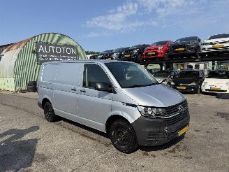krockskadad bil bedrijf Volkswagen Transporter 2.0 TDI 66KW L1H1 Airco Economy Business Schuifdeur 2022/10
