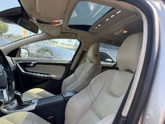 Volvo V-60 2.4 D6 AWD 158W PHEV Schuifdak Clima Navi Leer Camera Summum NAP picture 13