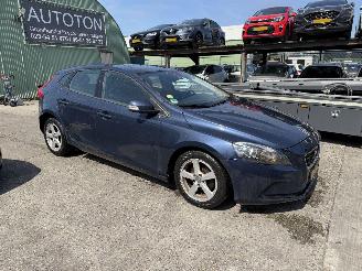 Damaged car Volvo V-40 1.6 D2 84KW Pano Clima Navi 5-Deurs 2014/12