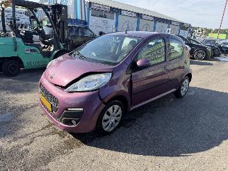 skadebil auto Peugeot 107 1.0 Active Airco Led 5-Deurs NAP 2013/10