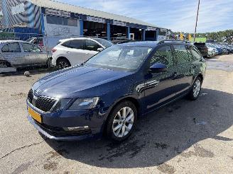 krockskadad bil auto Skoda Octavia 1.6 TDI 85KW DSG Clima Navi Camera Greentech Ambition Business NAP 2018/1
