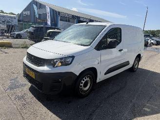 krockskadad bil bedrijf Peugeot Partner 1.5 Bluehdi 73KW Airco Navi Schuifdeur Premium Long NAP 2022/3