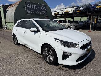 krockskadad bil auto Kia Ceed 1.0 T-GDI 88KW Clima Navi Led Xenon Camera DynamicPlusLine NAP 2019/6