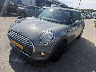Mini One 1.2 Autom. 75KW Pano Navi Clima Business NAP picture 2