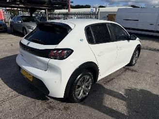Peugeot e-208 EV 50 kWh 100KW Autom. Clima Navi Led Active Pack picture 2