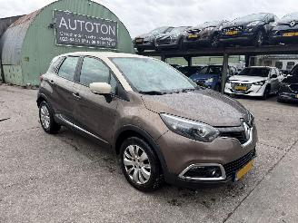 Vaurioauto  passenger cars Renault Captur 0.9 TCE 66KW Navi Airco Led NAP 2014/4