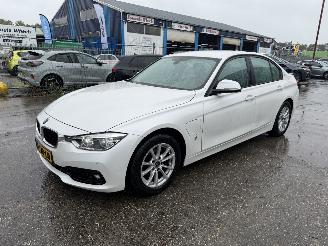 Schadeauto BMW 3-serie 330e 135KW Hybrid Clima Navi Leer Led 2018/3