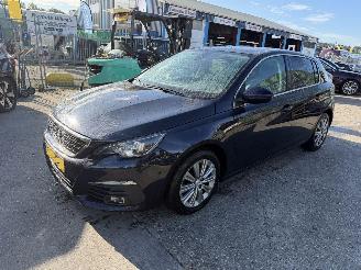 Coche accidentado Peugeot 308 1.2 96KW Autom. Pano Clima Navi Blue Lease Premium 5-Drs NAP 2018/5