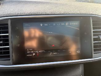 Peugeot 308 1.2 96KW Autom. Pano Clima Navi Blue Lease Premium 5-Drs NAP picture 11
