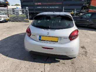 Peugeot 208 1.2 60KW Active Navi Airco 5-Drs picture 4