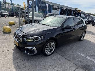 krockskadad bil auto BMW 1-serie 116D 85KW High Executive Clima Navi Led 5-Dr NAP 2021/2