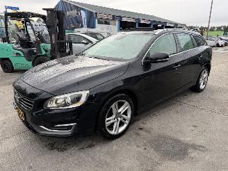 Volvo V-60 2.0 D4 133KW Autom. Schuidak Clima Navi Xenon Leer Camera Momentum NAP picture 2