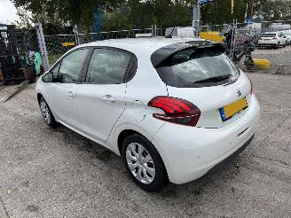 skadebil auto Peugeot 208 1.2 60KW Blue Lion Navi Airco Led 5-Drs 2018/1