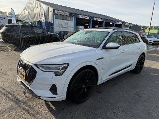 krockskadad bil auto Audi E-tron 55 Quattro 95 kWh 408PK Pano Clima Navi Advanced Pro HUD 2019/12