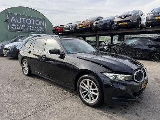 Schadeauto BMW 3-serie 320e 150KW Autom. Pano Clima Navi NAP 2023/11