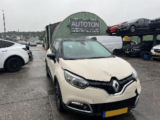 Damaged car Renault Captur 0.9 TCe Dynamique 2013/11