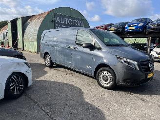 krockskadad bil bedrijf Mercedes Vito 114 CDI Extra lang 2022/9