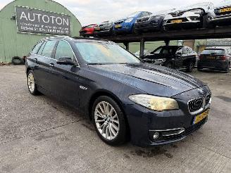 damaged passenger cars BMW 5-serie 520i Autom. 135KW Pano Clima Navi Hud Luxury Edition NAP 2017/1
