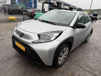 uszkodzony samochody osobowe Toyota Aygo X 1.0 VVT-I 53KW MT-Play Airco NAP 2023/5
