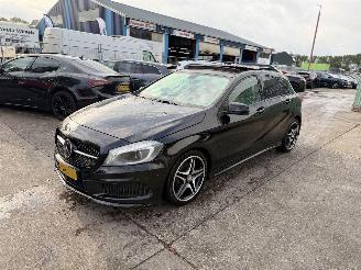 škoda osobní automobily Mercedes A-klasse 180 Autom. 90KW Pano Prestige Navi Clima Camera Led Xenon 2014/12