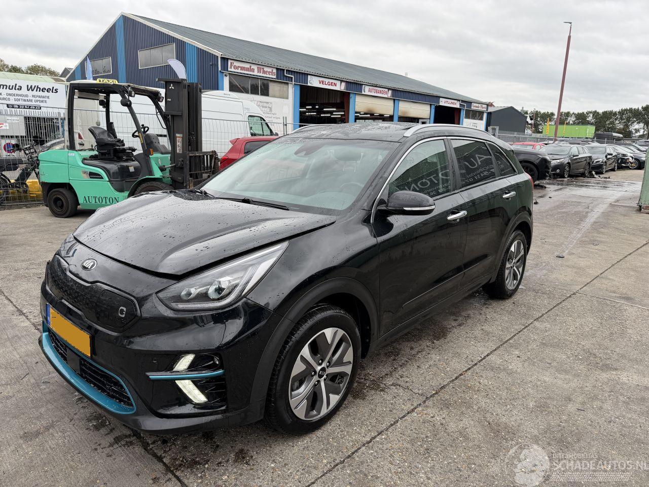 Kia e-Niro 64 kWh 150KW Autom. Schuifdak Clima Navi Camera Led DynamicPlusLine NAP