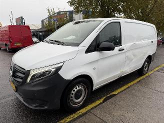 skadebil bedrijf Mercedes Vito 110 CDI 75KW Airco Navi Camera Led Functional Lang 2021/12