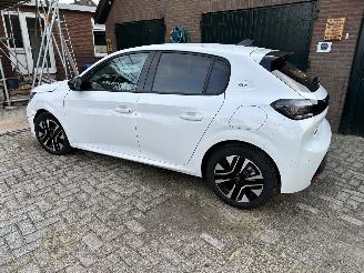 Peugeot 208 Allure picture 3