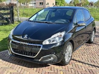 Peugeot 208 1.2 Signature picture 2