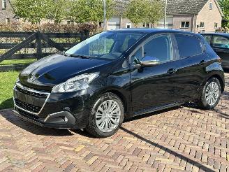 skadebil auto Peugeot 208 1.2 Signature 2019/12