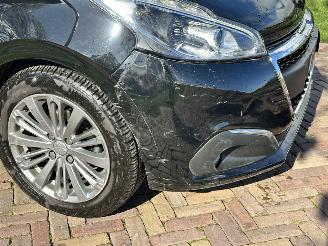 Peugeot 208 1.2 Signature picture 16