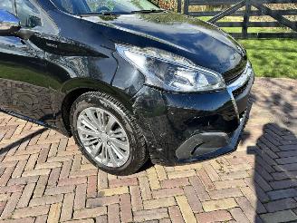Peugeot 208 1.2 Signature picture 17