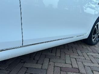 Peugeot 108 Allure picture 12