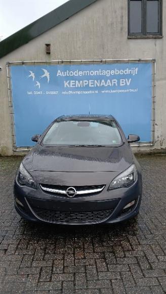 Auto da rottamare Opel Astra Astra J (PC6/PD6/PE6/PF6) Hatchback 5-drs 1.6 16V (A16XER(Euro 5)) [85=
kW]  (12-2009/10-2015) 2014