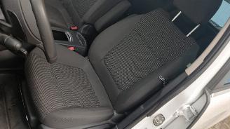 Peugeot 5008 5008 I (0A/0E) MPV 1.6 HDiF 16V (DV6C(9HD)) [84kW]  (03-2013/03-2017) picture 10