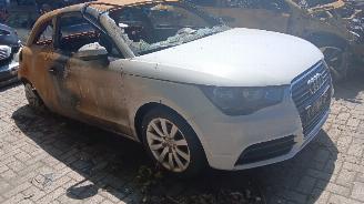 Audi A1 A1 (8X1/8XK) Hatchback 3-drs 1.2 TFSI (CBZA) [63kW]  (05-2010/04-2015)= picture 3