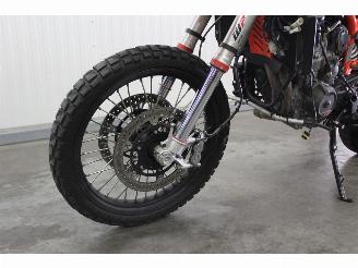 KTM  890 Adventure R picture 12