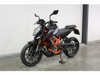 KTM 390 Duke  picture 2