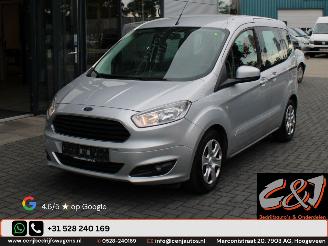 krockskadad bil auto Ford Tourneo Courier 1.0 EcoBoost 75kW Titanium airco cruise achterschade 2015/12
