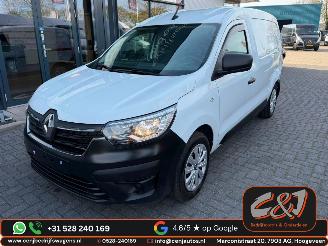 krockskadad bil bedrijf Renault Express  2021/8
