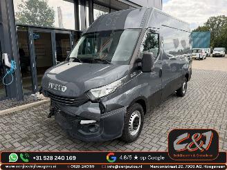 krockskadad bil bedrijf Iveco Daily  2019/4