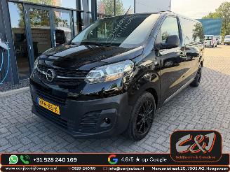 krockskadad bil bedrijf Opel Vivaro  2020/3