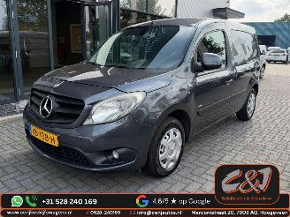krockskadad bil bedrijf Mercedes 2013/1